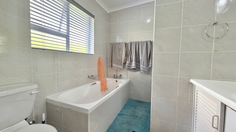 3 Bedroom Property for Sale in Mountainside Western Cape